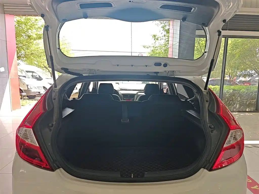 Hyundai Reina 2014 1.4L Manual GLX фото 19