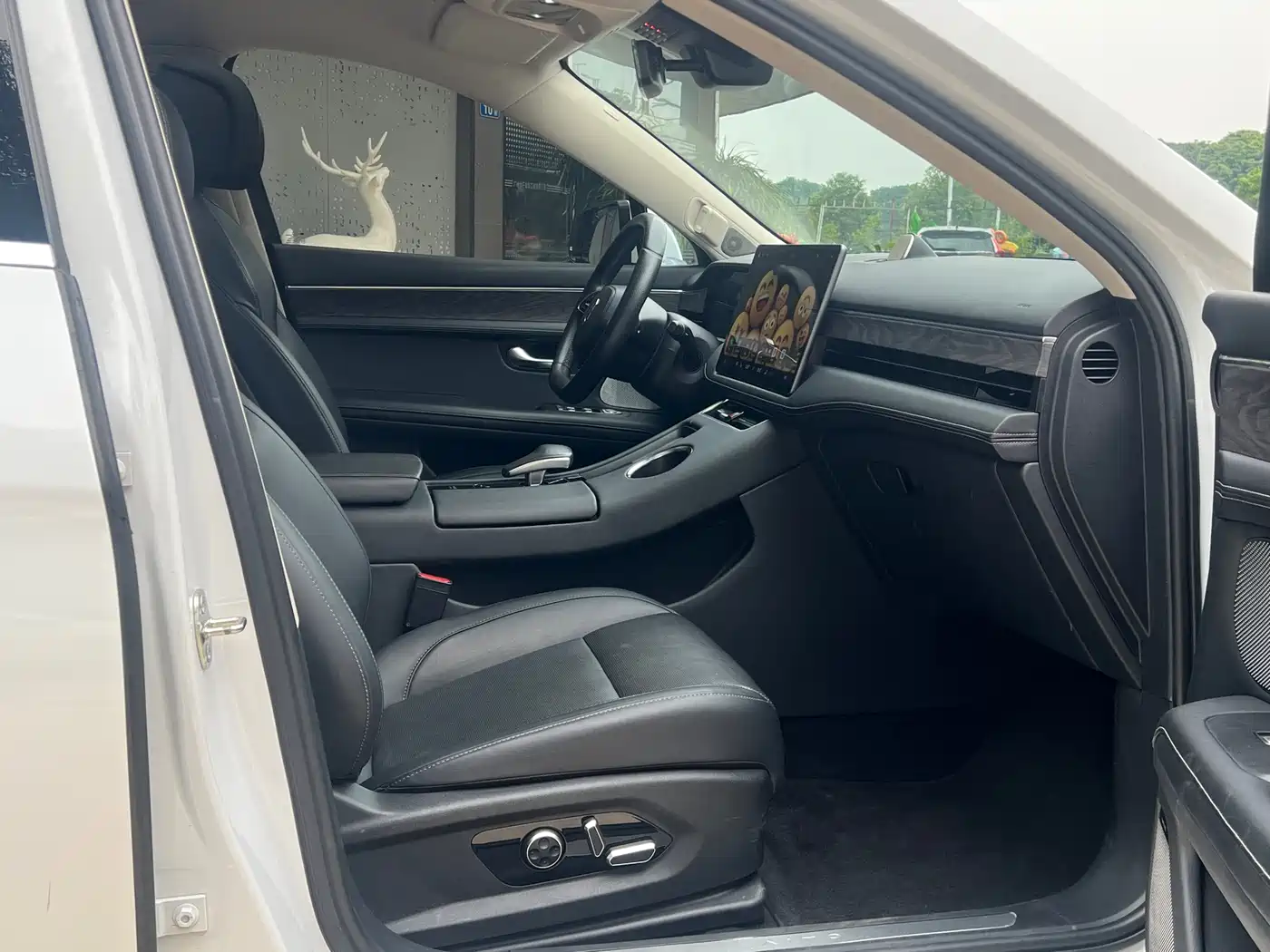 AITO Wenjie AITO M5 2022 Extended Range AWD Performance Edition фото 25