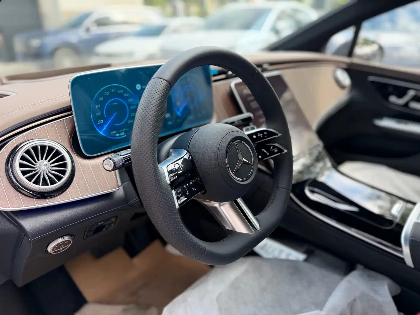 Mercedes-Benz EQE 2025 Model 500 4MATIC Luxury Edition фото 14