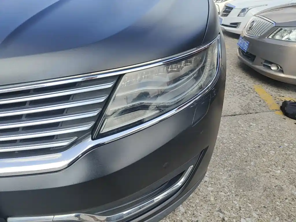 Photo 24 - Lincoln MKX