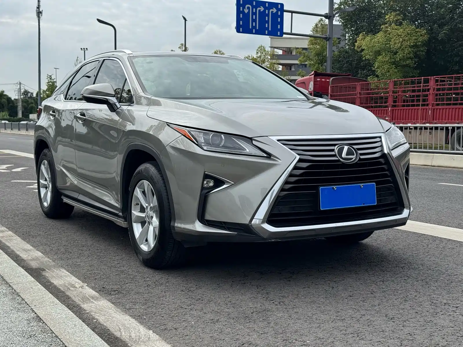 Photo 3 - Lexus RX