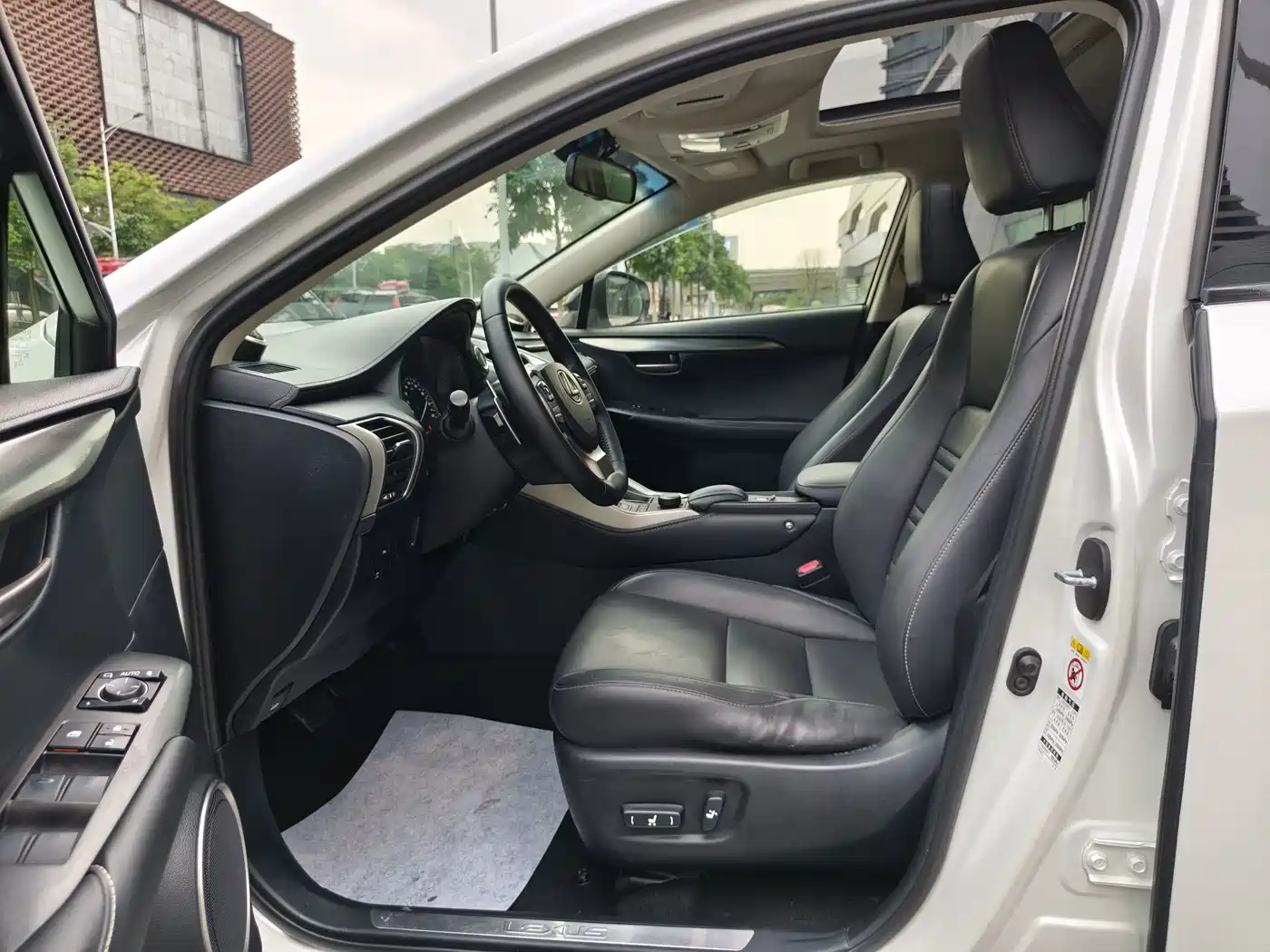 Lexus NX 2015 200t AWD F Sport фото 4