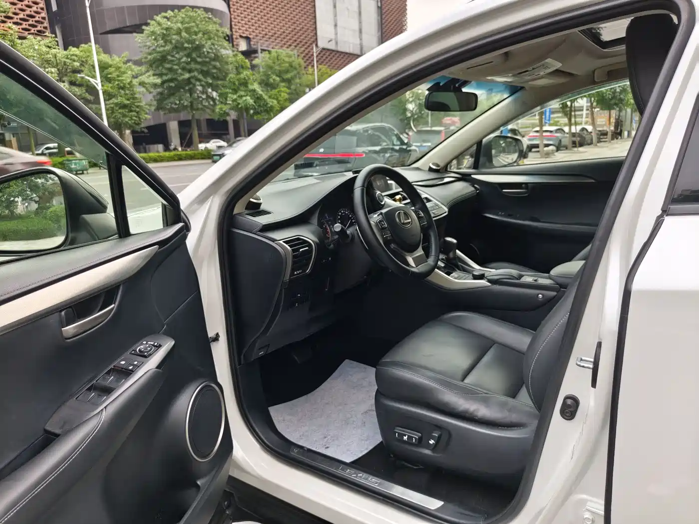 Lexus NX 2015 200t AWD F Sport фото 6