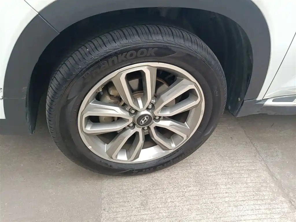 Hyundai Beijing Hyundai ix35 2018 2.0L Automatic 2WD Zhiyong·Enjoyment Edition фото 23