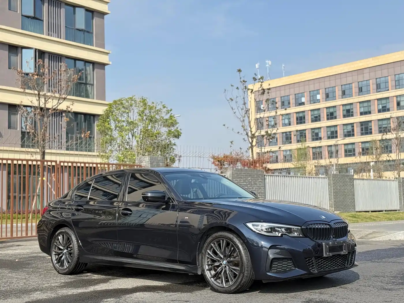 BMW 3 Series 2022 325Li M Sport Shadow Edition фото 3