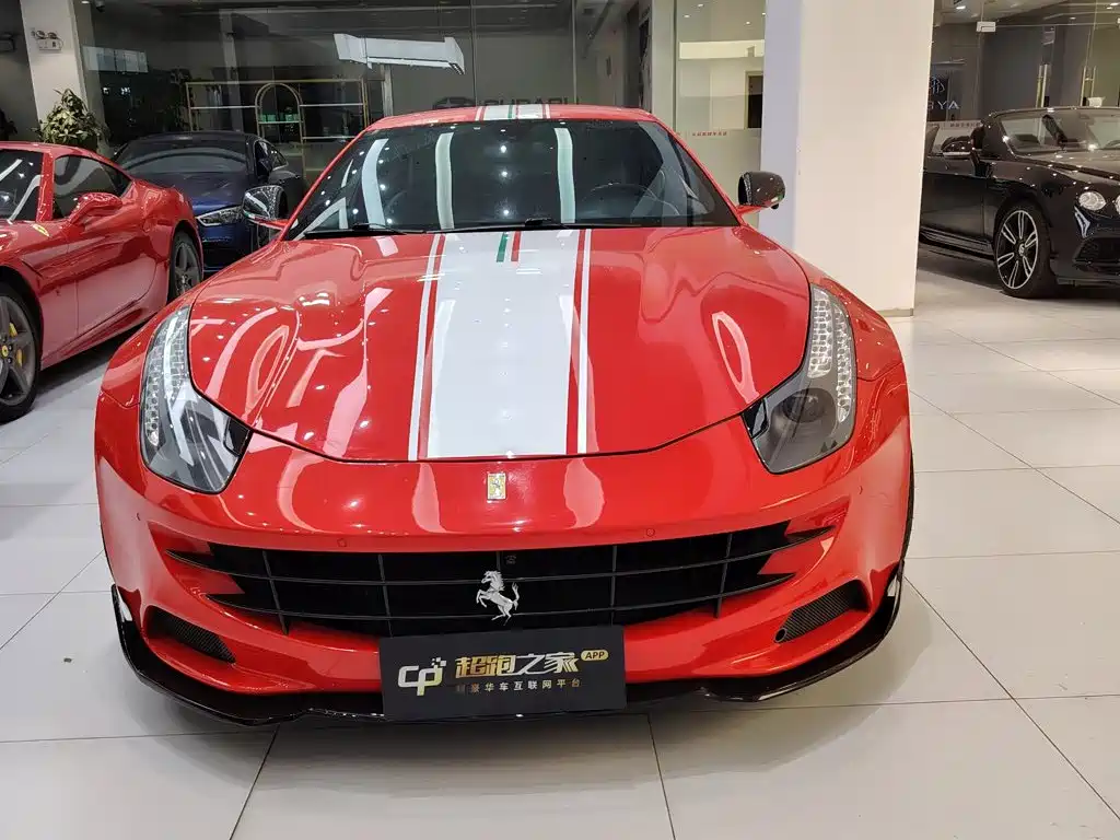 Photo 2 - Ferrari FF