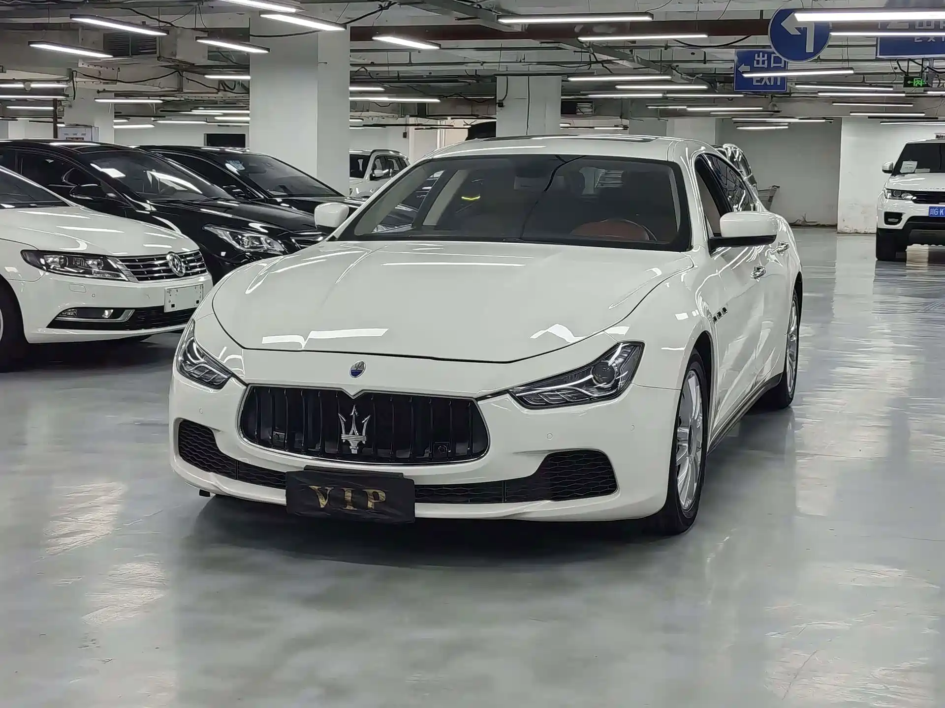 Photo 1 - Maserati Ghibli