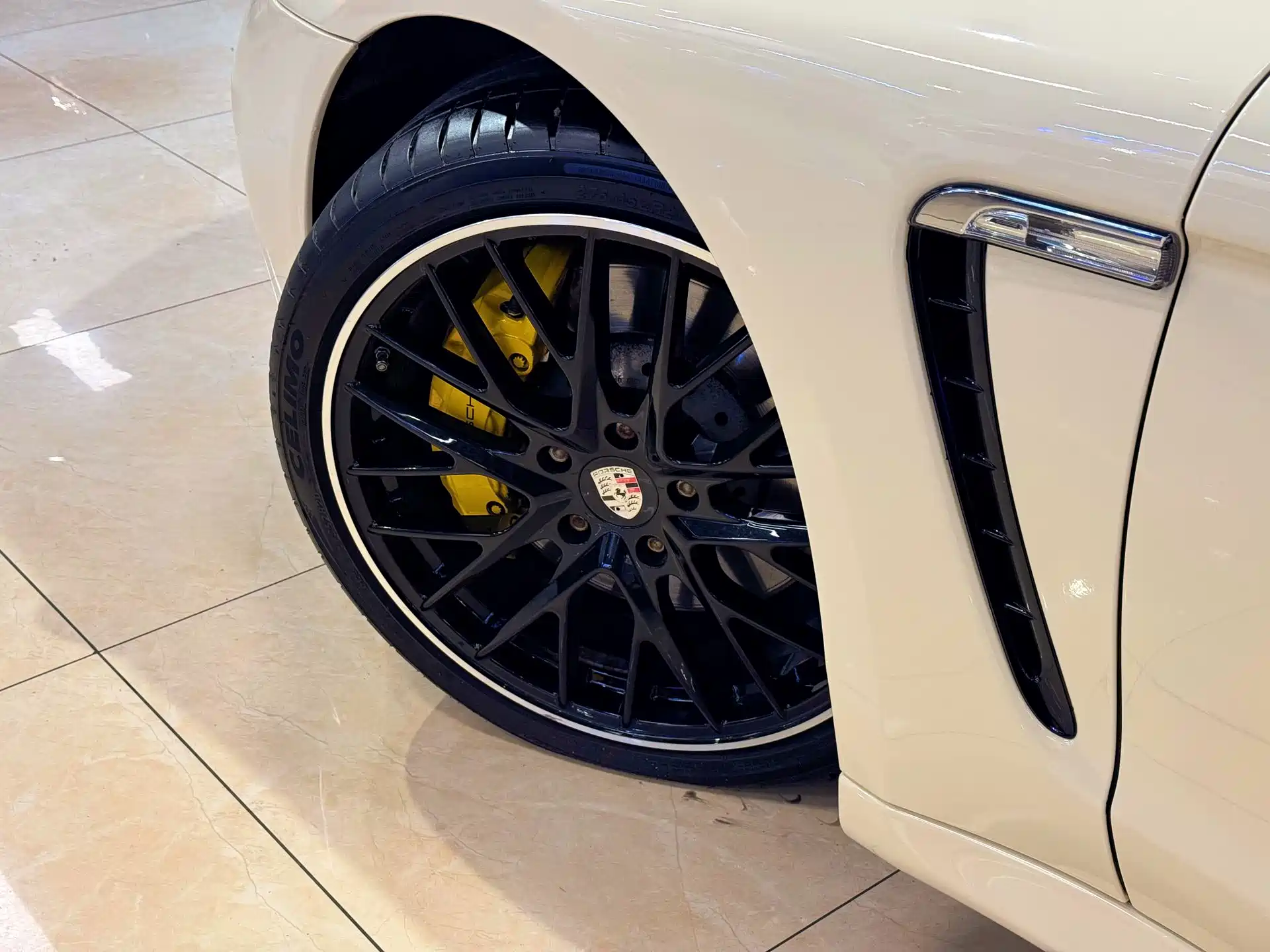 Фото 5 - Porsche Panamera