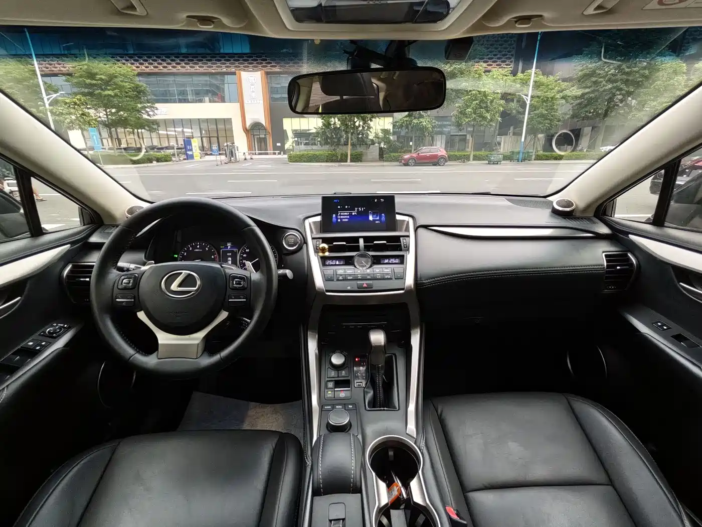 Lexus NX 2015 200t AWD F Sport фото 7