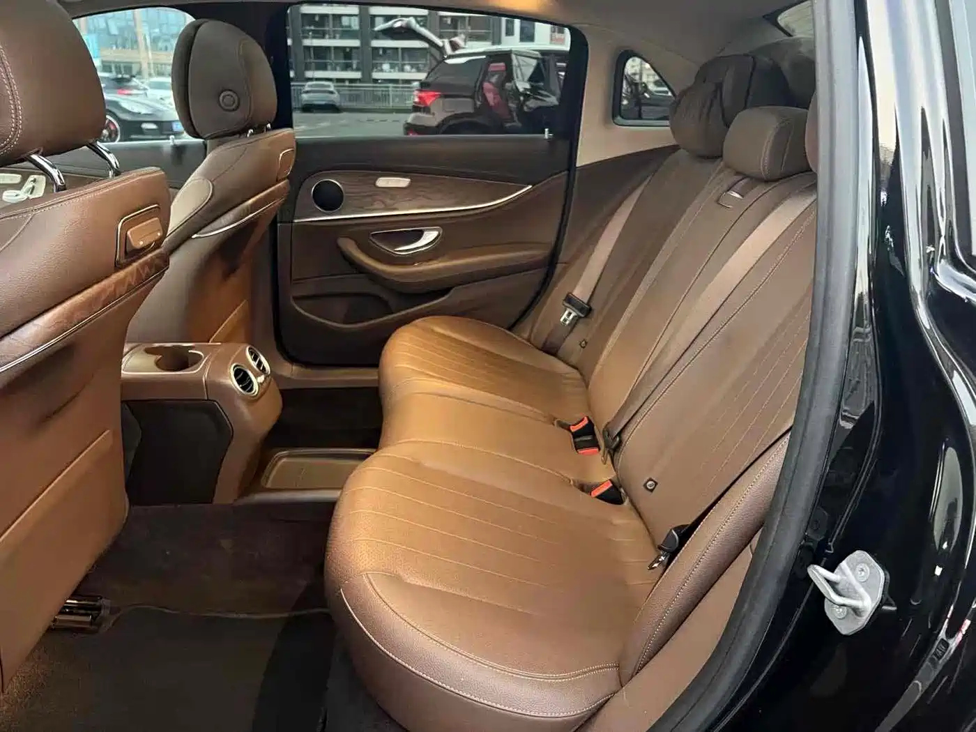 صورة 5 - Mercedes-Benz E-Class