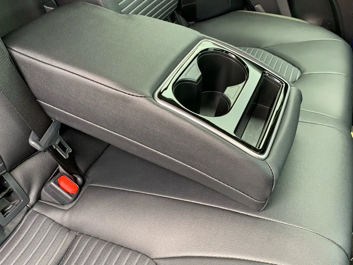 Toyota Camry 2023 2.0S Knight Edition фото 29
