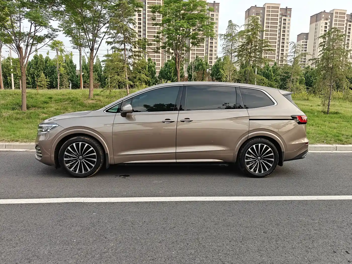Volkswagen Viloran 2020 380TSI Premium фото 4