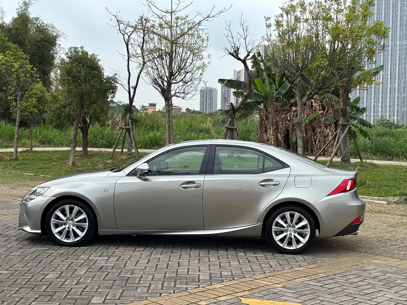 Lexus IS 2015 200t F SPORT фото 14