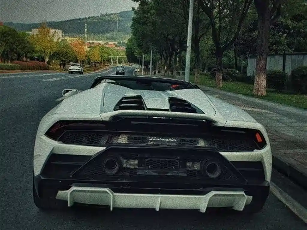 LAMBORGHINI HURACÁN