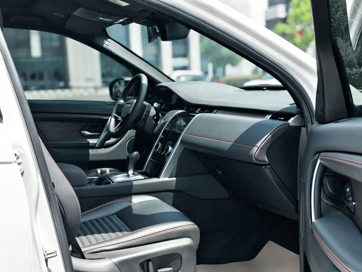 Land Rover Discovery Sport 2023 249PS R-Dynamic SE Performance Technology Version фото 13