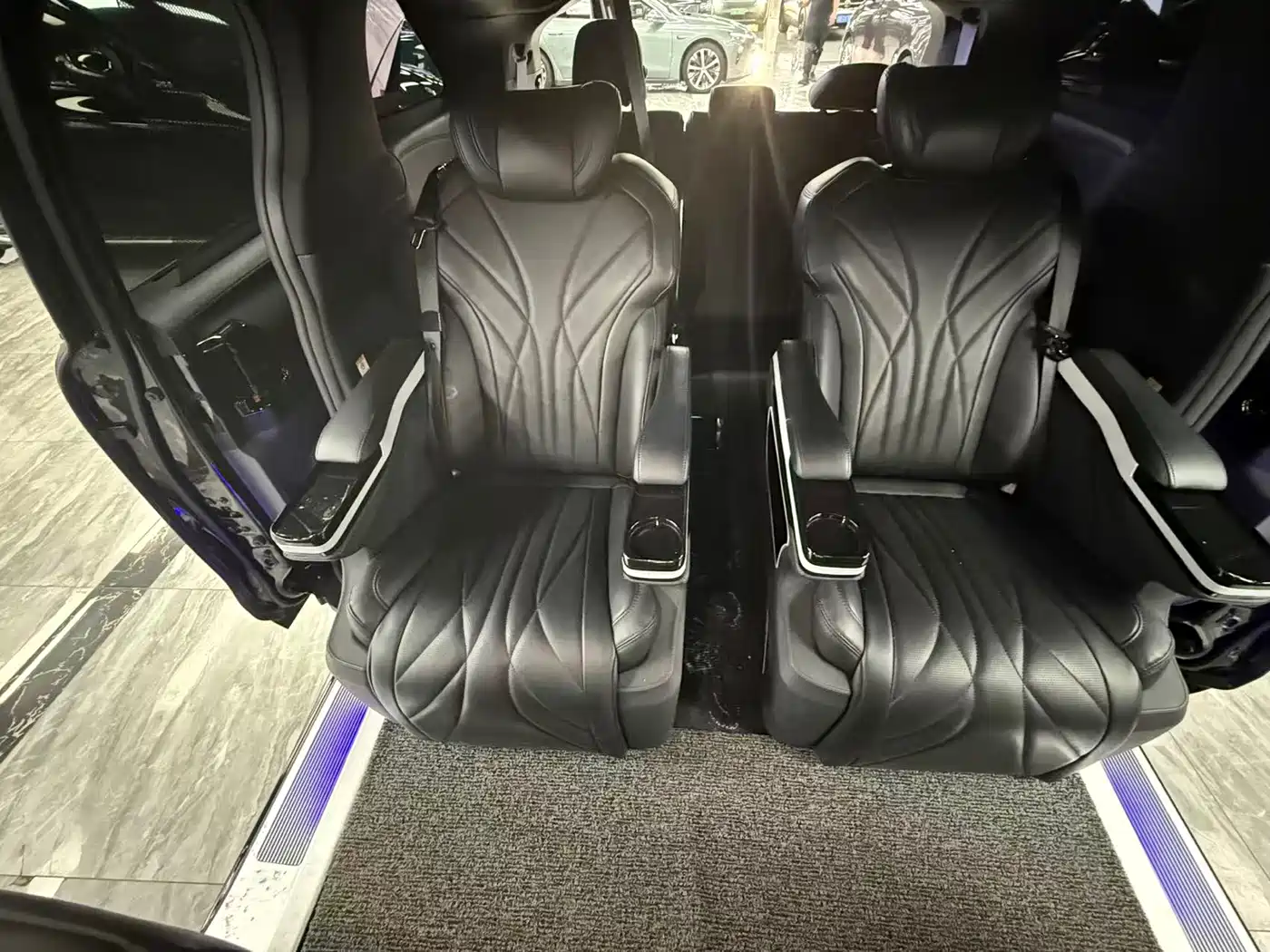Toyota Sienna 2024 2.5L Hybrid Comfort Edition фото 8