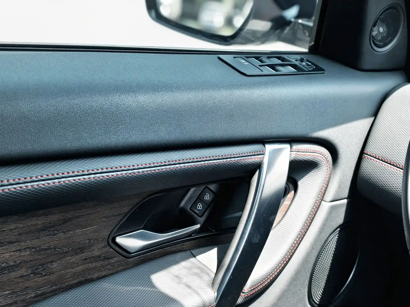 Land Rover Discovery Sport 2023 249PS R-Dynamic SE Performance Technology Version фото 17
