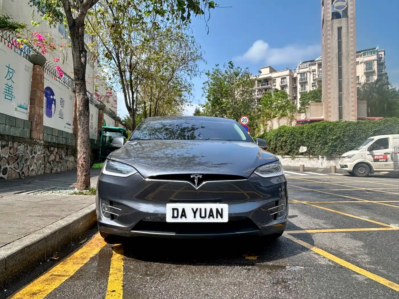 TESLA MODEL X