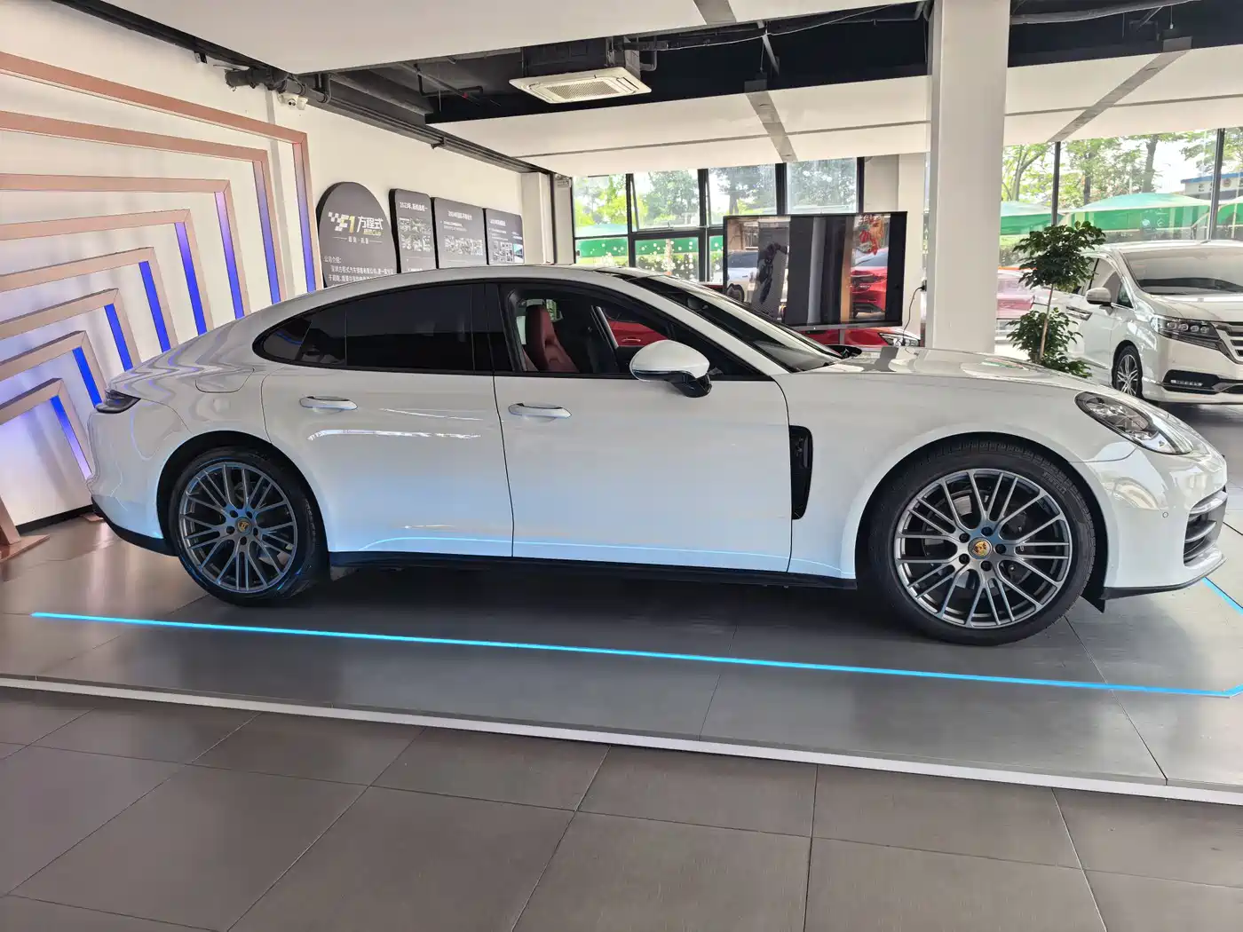 Porsche Panamera 2022 Panamera 2.9T Platinum Edition фото 6