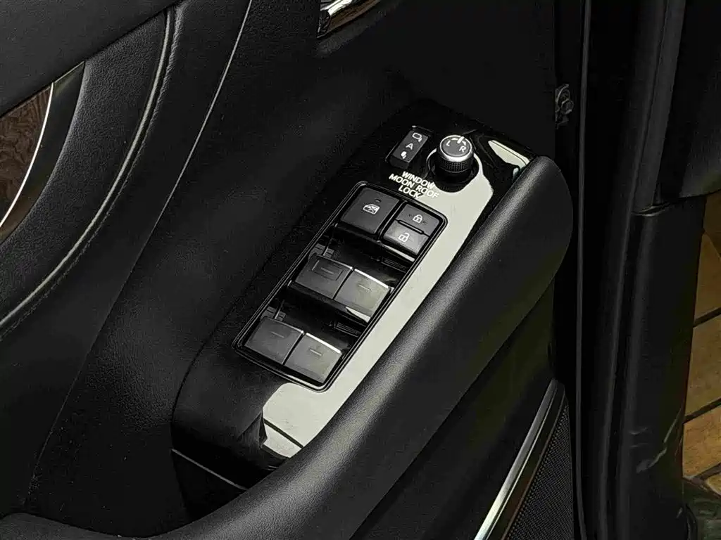 Фото 6 - Toyota Vellfire