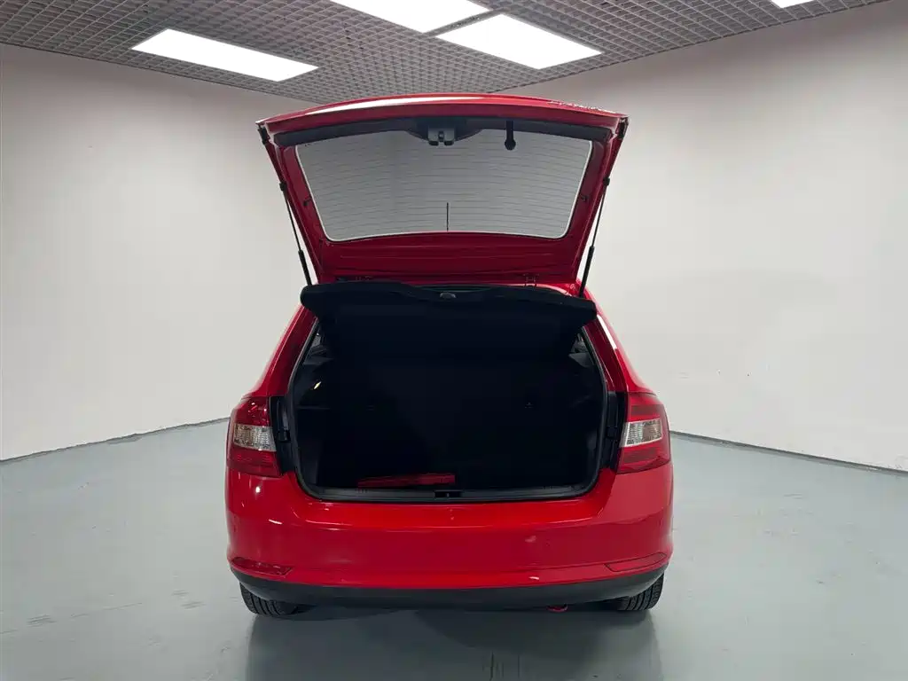 Škoda Skoda Rapid Spaceback 2016 Facelift 1.4L Manual Forward Edition фото 7