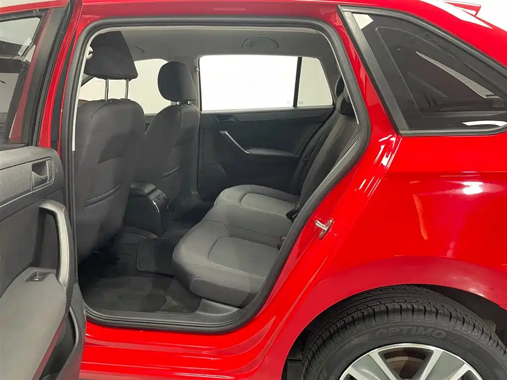 Škoda Skoda Rapid Spaceback 2016 Facelift 1.4L Manual Forward Edition фото 13