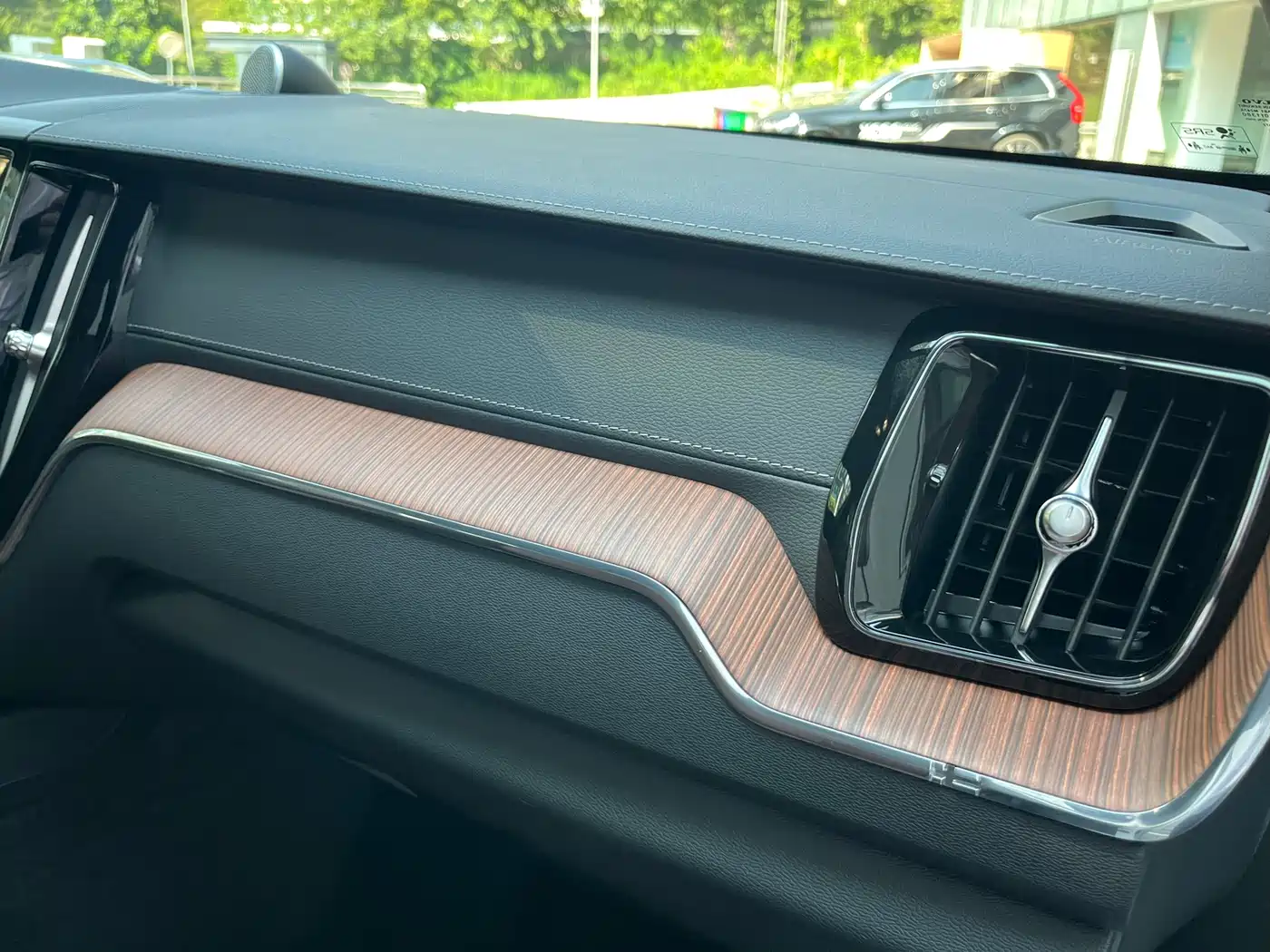 VOLVO XC60 PLUG IN HYBRID