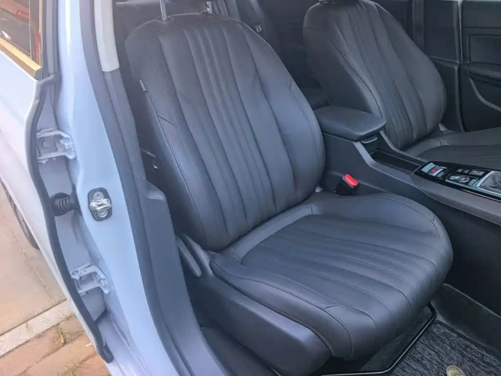 Photo 25 - Peugeot 408