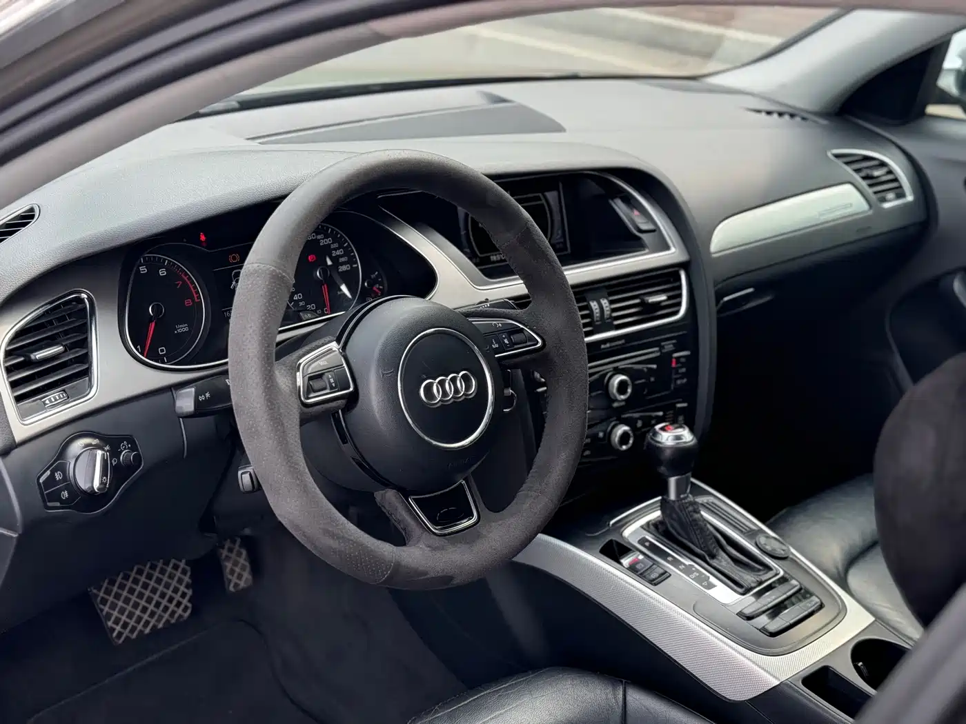 Audi A4L 2013 40 TFSI quattro Personality Sport фото 13