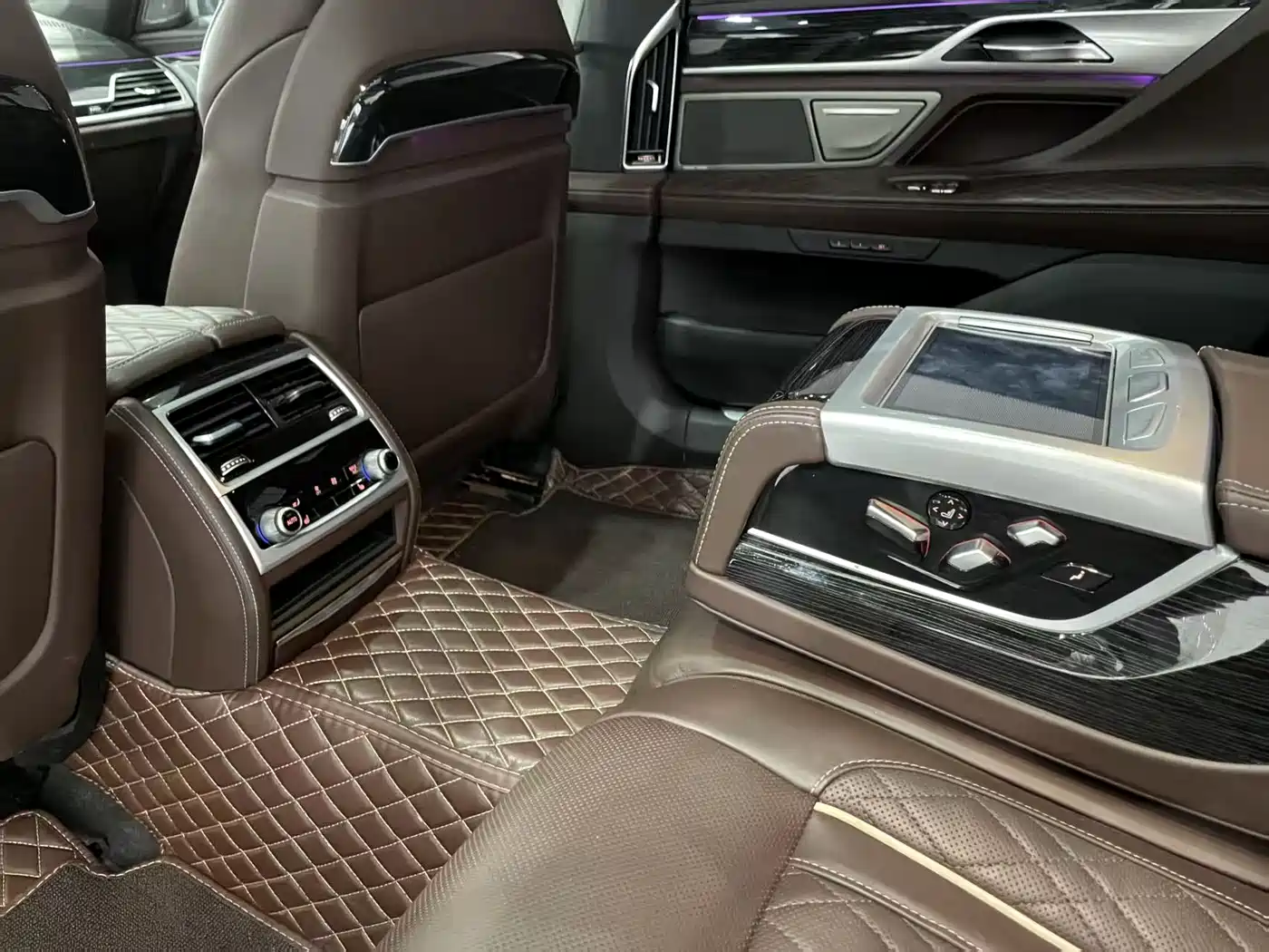 BMW 7 Series 2019 740Li Leading M Sport Package фото 10