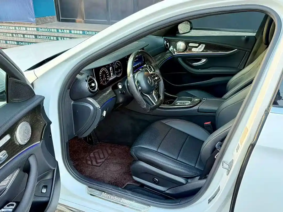 Фото 4 - Mercedes-Benz E-Class