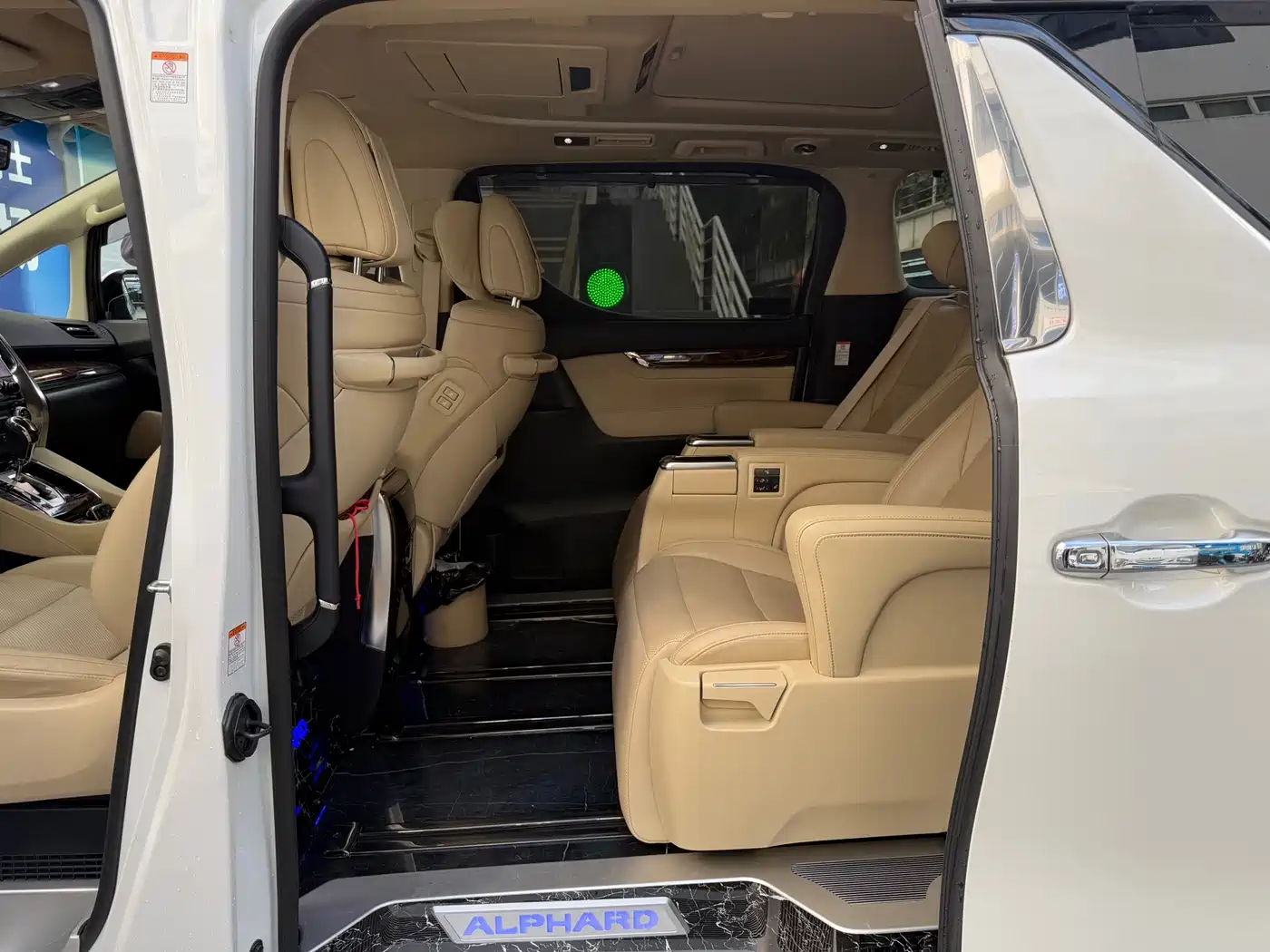 Toyota Alphard 2021 Hybrid 2.5L Luxury фото 49