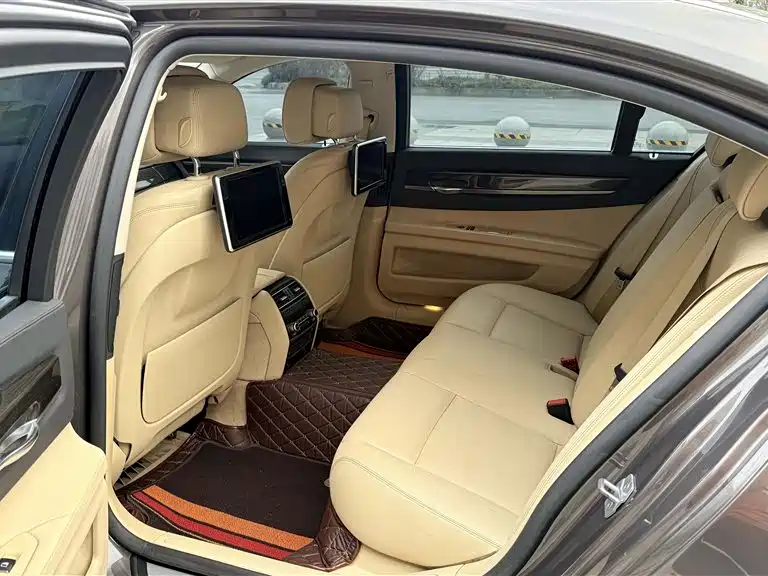 BMW 7 Series 2013 Model 730Li Leading фото 12