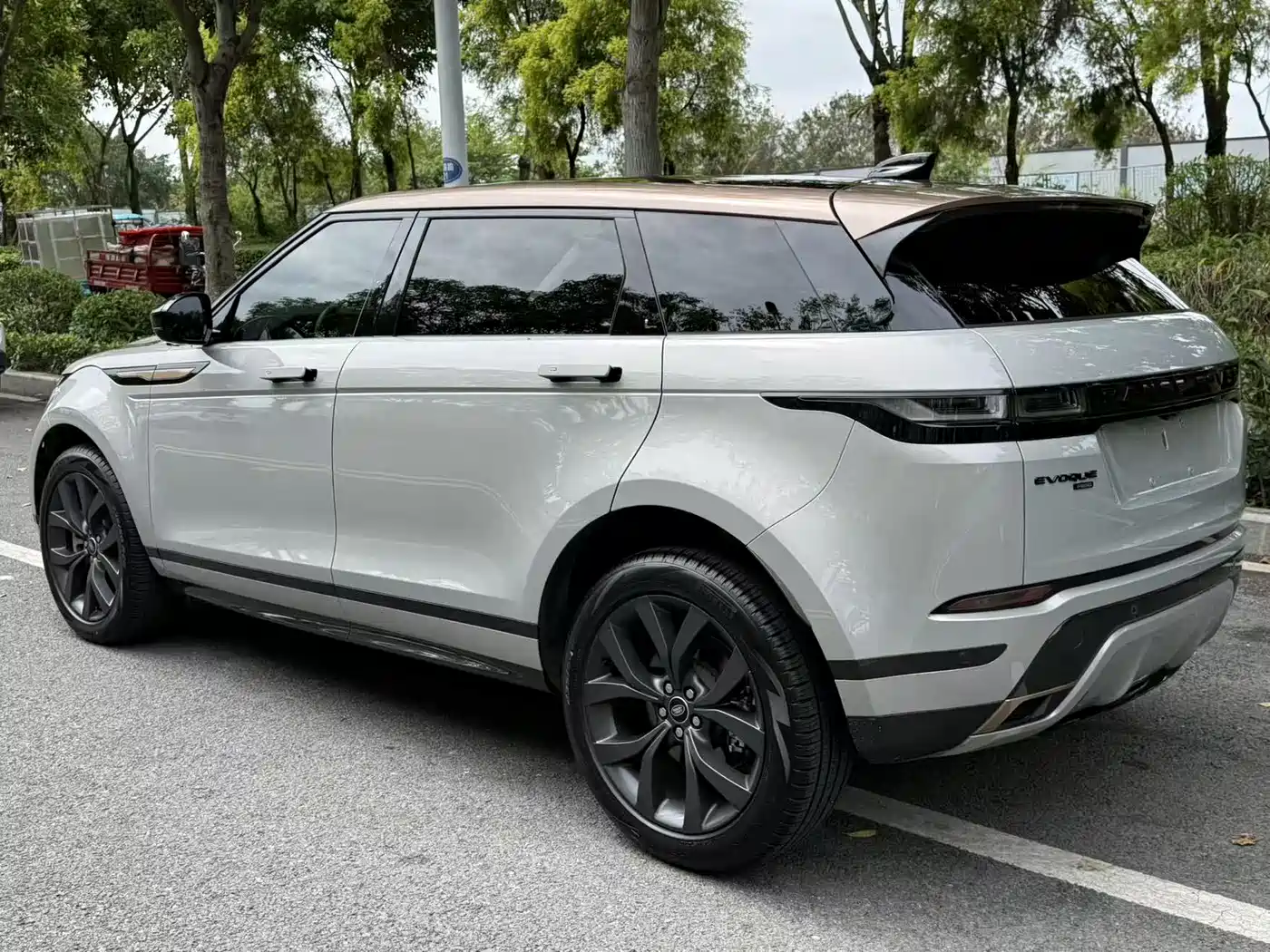 Land Rover Range Rover Evoque 2023 Range Rover Evoque L 249PS Corinthian Bronze Special Edition фото 6