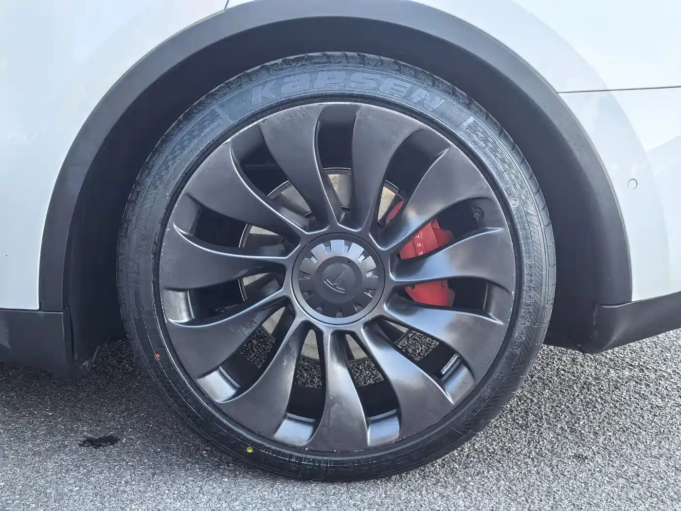 Фото 17 - Tesla Model Y