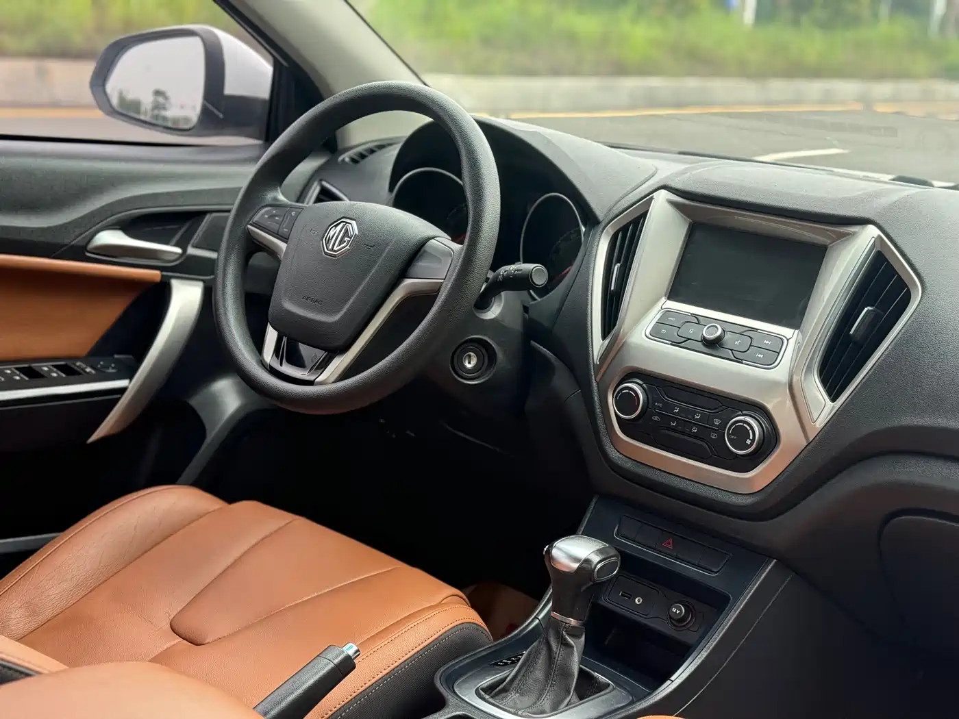 MG GT 2018 2016 Model 1.5L Automatic Premium Luxury Edition