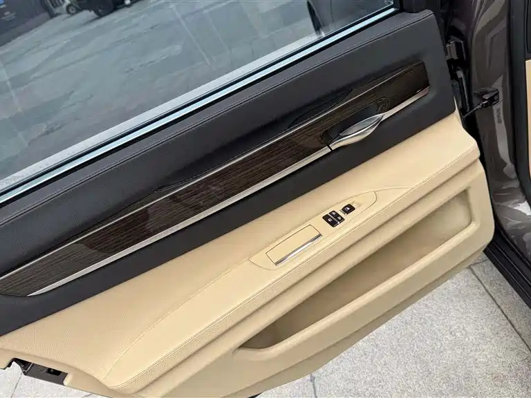 BMW 7 Series 2013 Model 730Li Leading фото 14