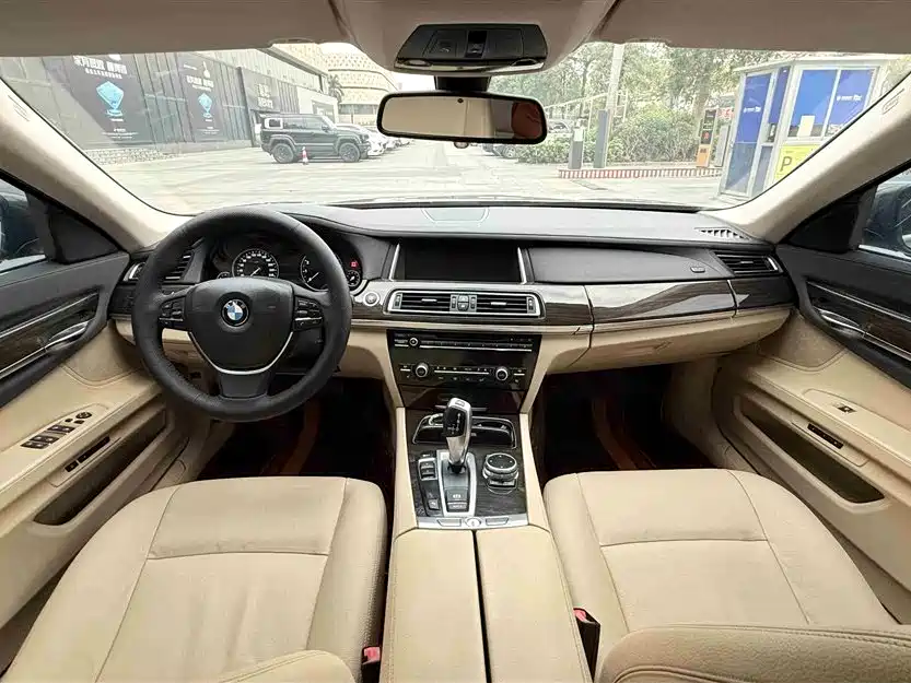 BMW 7 Series 2013 Model 730Li Leading фото 15