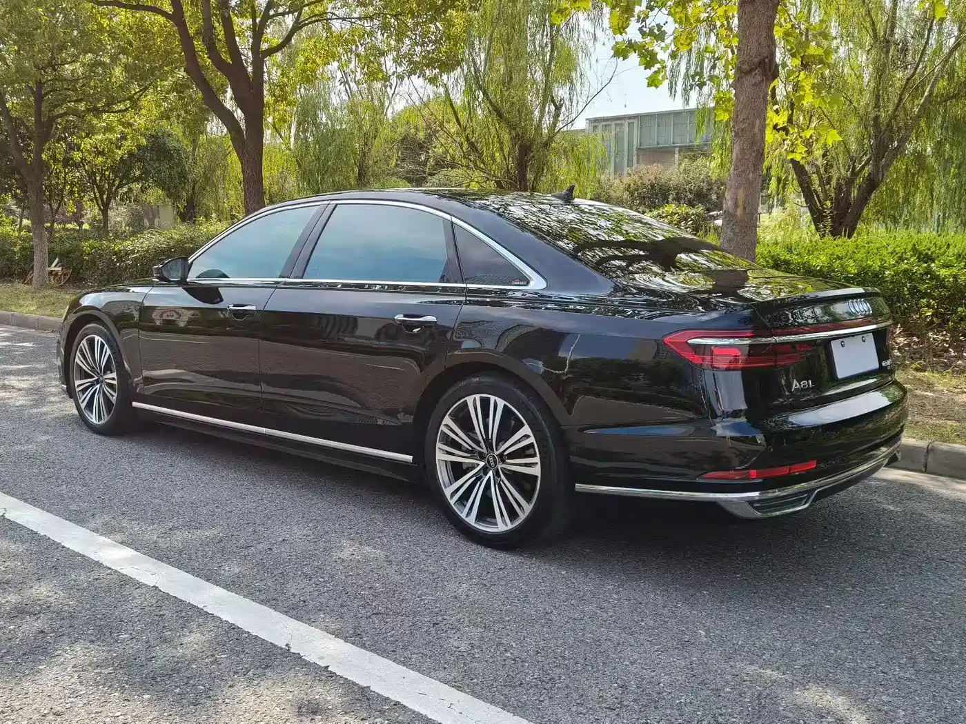 Photo 2 - Audi A8