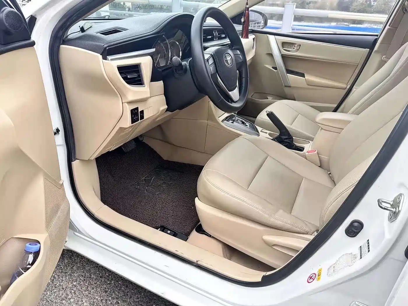 Toyota Corolla 2014 1.6L CVT GL фото 8