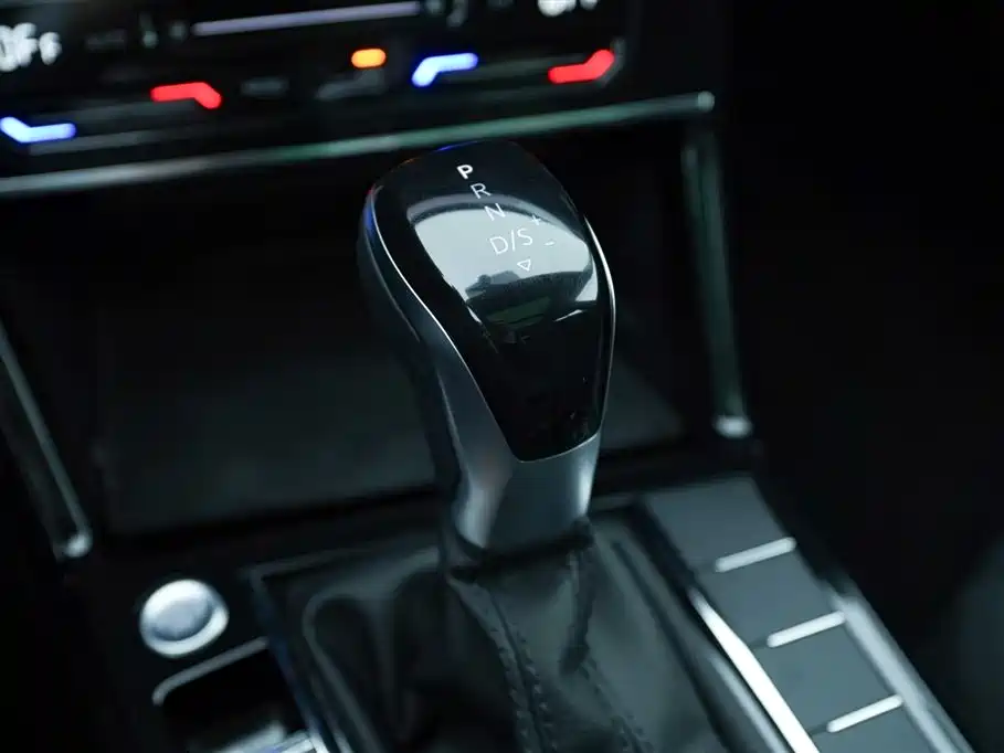 Volkswagen Passat 2024 380TSI Elite Edition фото 9