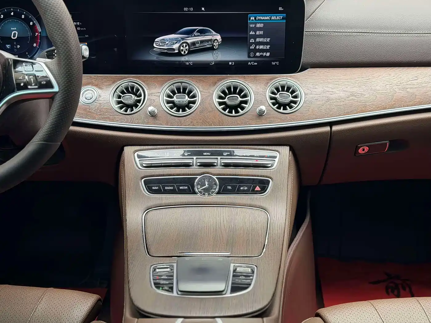 Фото 6 - Mercedes-Benz E-Class