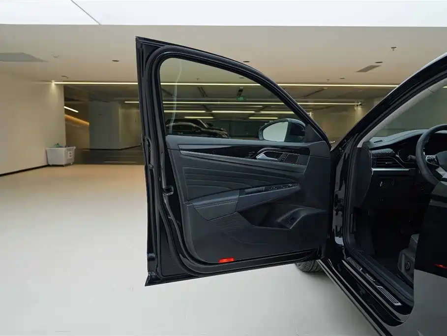 Volkswagen Passat 2024 380TSI Elite Edition фото 16