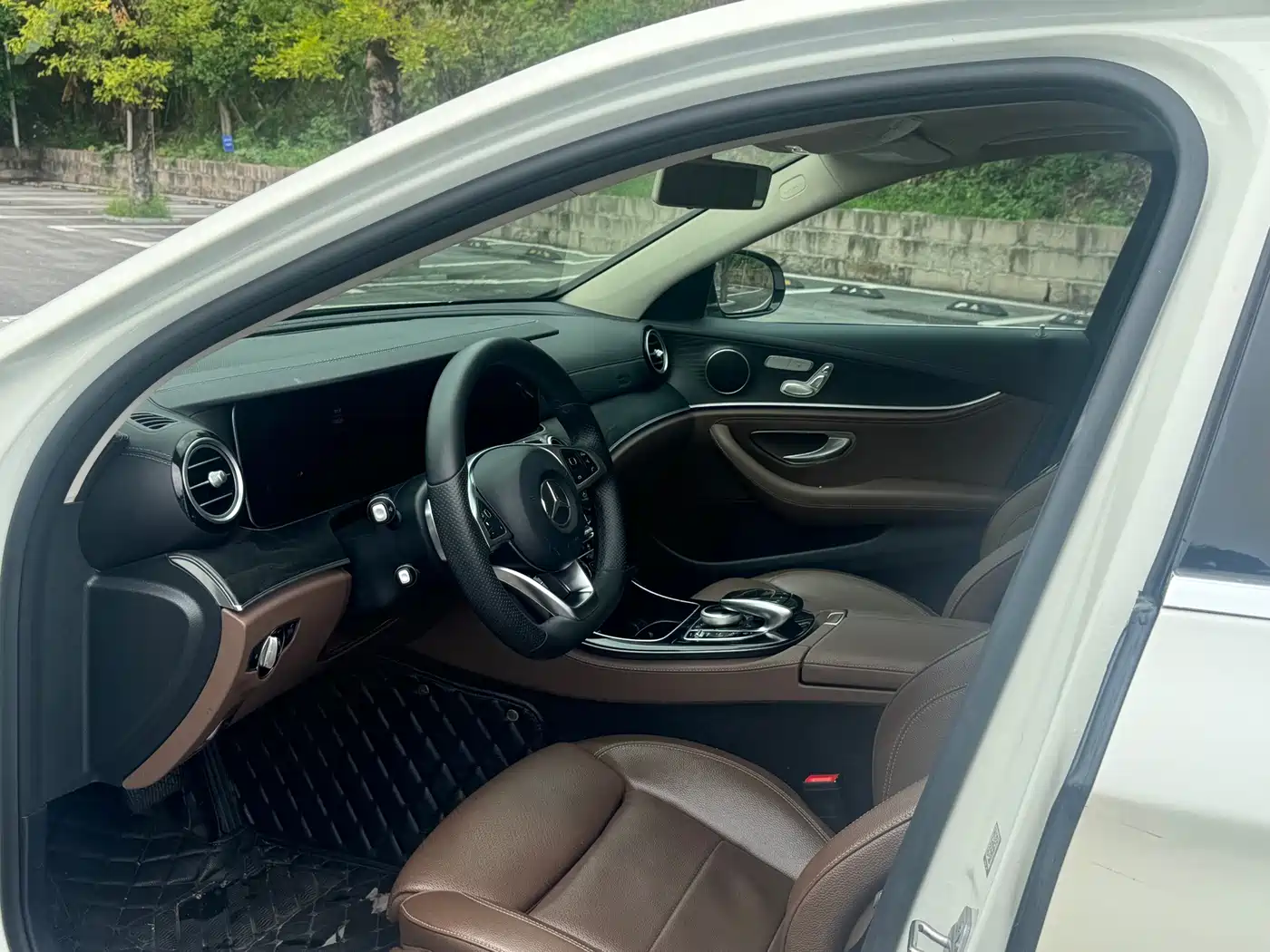 صورة 6 - Mercedes-Benz E-Class