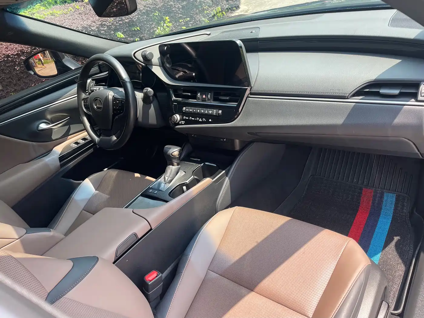 Lexus ES 2023 200 Excellence Edition фото 14