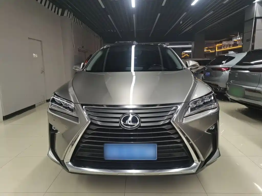Фото 3 - Lexus RX