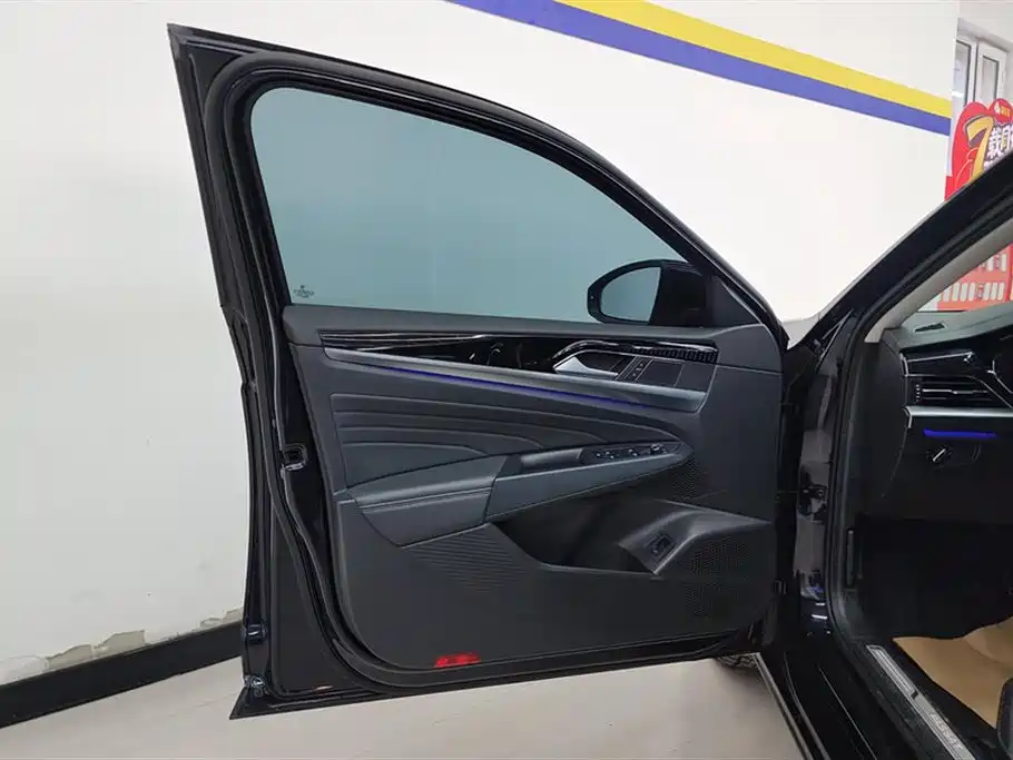 Volkswagen Passat 2024 380TSI Starlight Luxury Edition фото 7