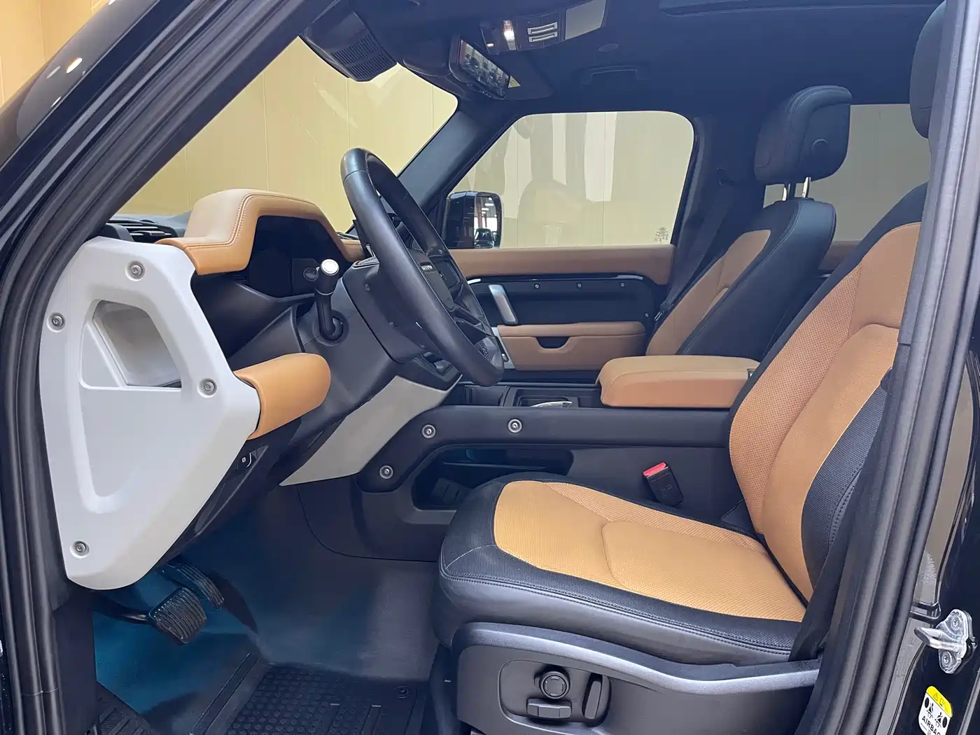 Land Rover Defender 2023 Model 110 3.0T P400 X-DYNAMIC HSE фото 4