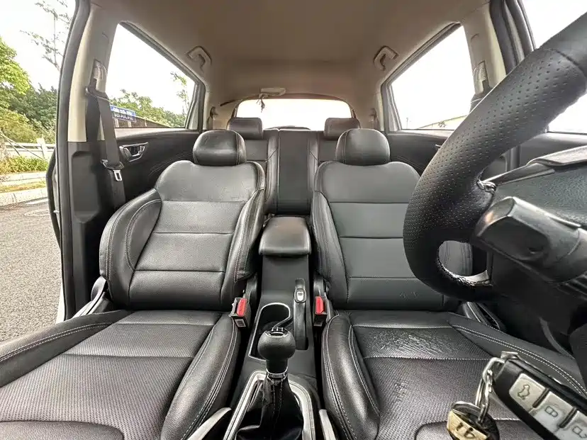 Фото 12 - Geely Vision X3