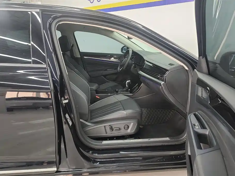 Volkswagen Passat 2024 380TSI Starlight Luxury Edition фото 8